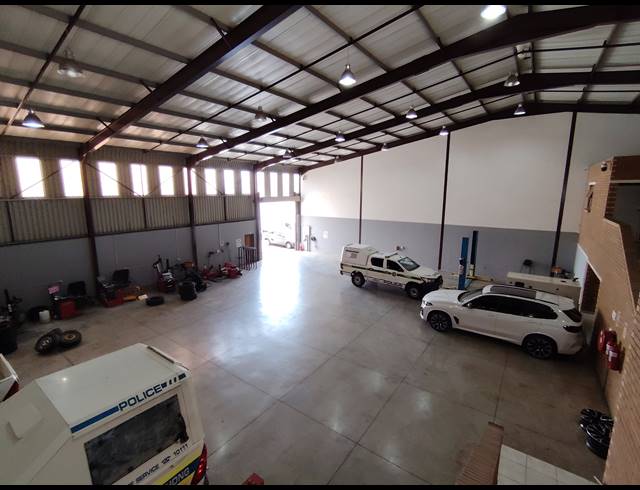 1,078M² WAREHOUSE TO LET IN AIRPORT PARK